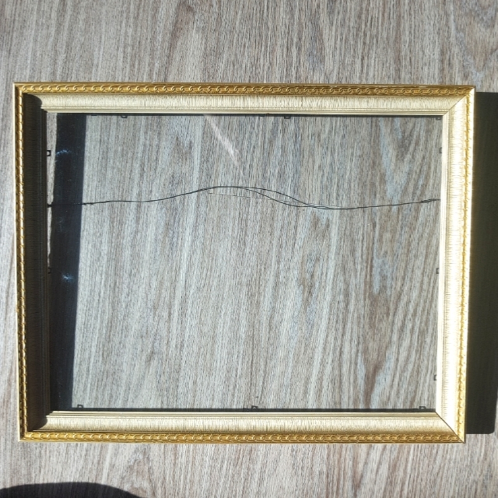 💲5️⃣ in 🛍️of3+  15 x 19.5 Textured White and Gold Frame
